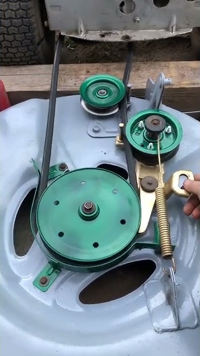 Honda lawnmower V-belt clutch (sprzęgło pasowe kosiska) - YouTube