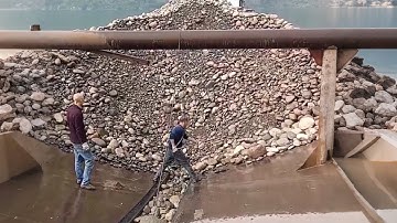 The barge is unloading 3000 tons of ore - vlog of work on the barge.