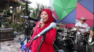 Lina kilauan Emas nyanyi 60an - Sayang ada yang punya Cover S.Anida & The Zaraks di majlis kahwin