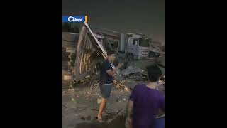 المشاهد الأولية لمكان الانفجار الذي وقع في حي البنوك شرق العاصمة العراقية بغداد
