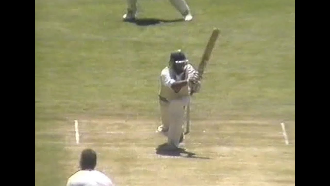 What sort of shot is this? Awful shot by Shoaib Mohammad on the first morning 3rd Test SCG 1989/90