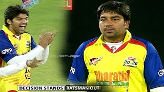 Actor Arya Super Excited With Mirchi Shiva's Amazing Delivery To Dismiss Karnataka Batsman In CCL screenshot 4