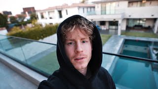 A normal day at home with Teeqo
