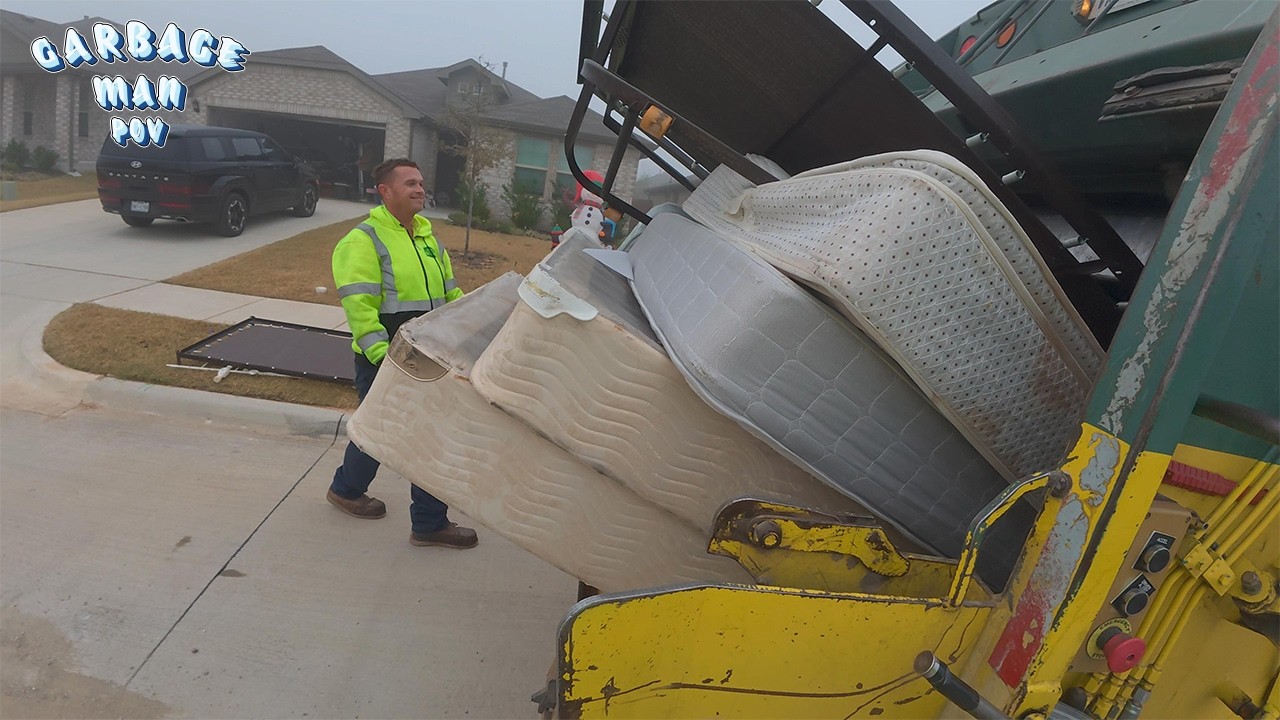 Trash Truck Pick Up Furniture and Bulky Garbage | 4K UHD ASMR