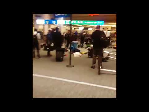 Kamera Pili Güvenliğin Yanında Patladı 1 Haberler Orlando Airport Terminal Evacuated After Camera Battery Explodes Near Security Checkpoint