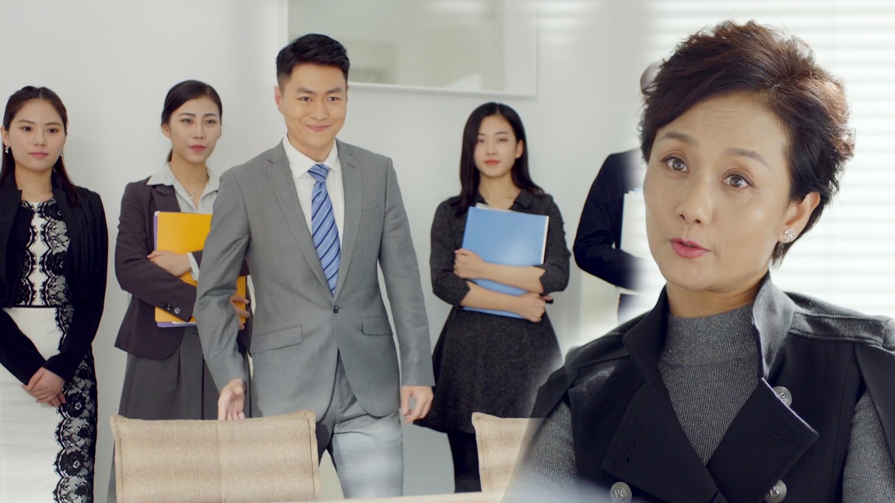 🎀【MOVIE】灰姑娘被經理惡意針對，怎料她的身分不簡單，這下經理慘了 