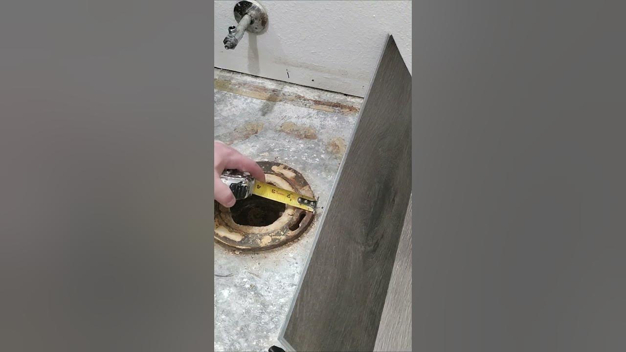👍Easy way to cut LVP around toilet Flange😲shorts diy floor YouTube