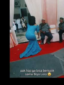 Bojo loro bikin Pak Haji salah tingkah 😀😀😀 #lucu #campursari