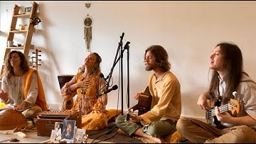 I Choose to Live in Love (Lakshmi)