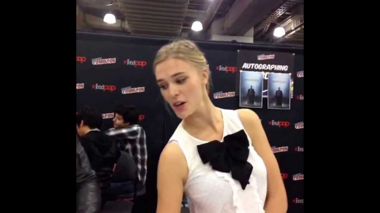 Scott Adkins and Gaia Weiss say "Hi Rana " NYCC 12,10,2013 - Thanks to @HerculesLegend