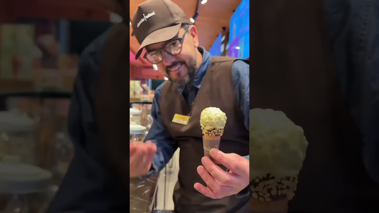 This is the making process of Italian gelato. It’s unique, isn’t it? 🍦🇮🇹