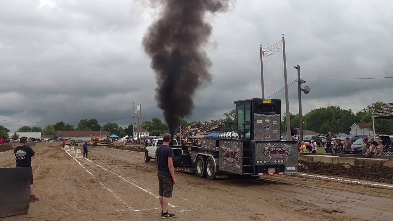 2016 Ashtabula County Fair 8000# powder puff truck pulls 1st place