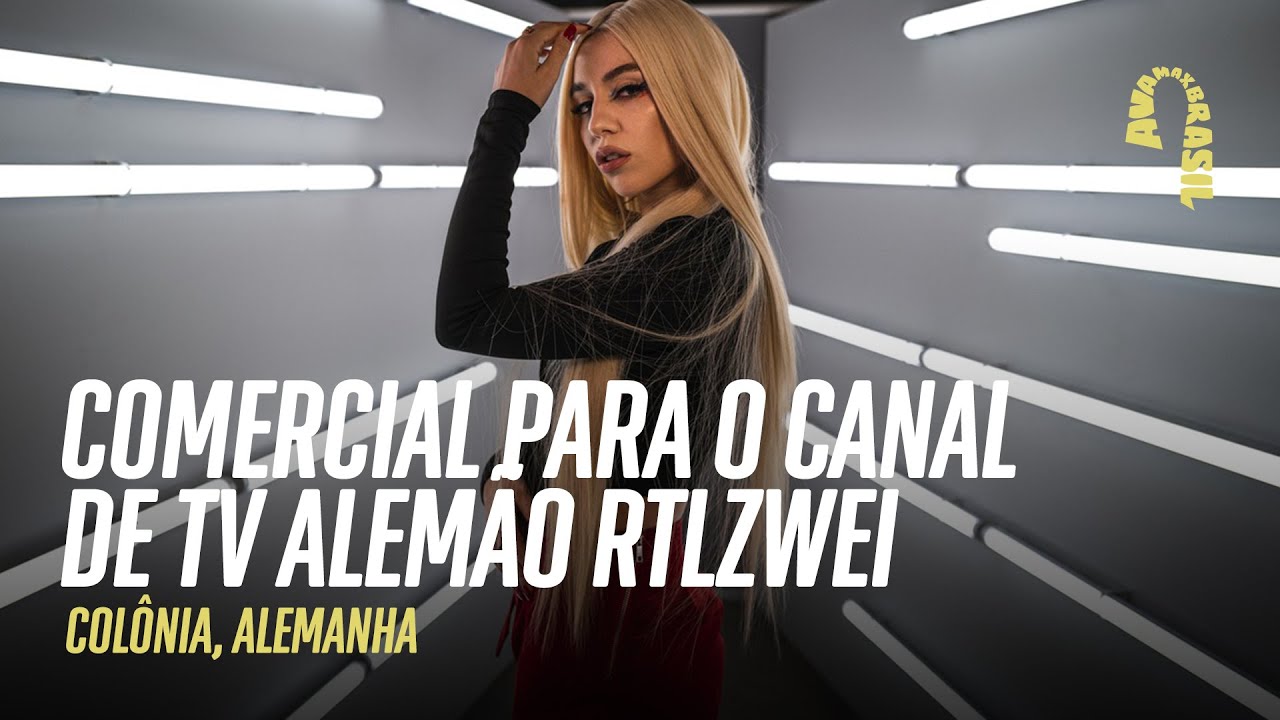 Ava Max em comercial para o canal de TV alemão 'RTLZWEI'