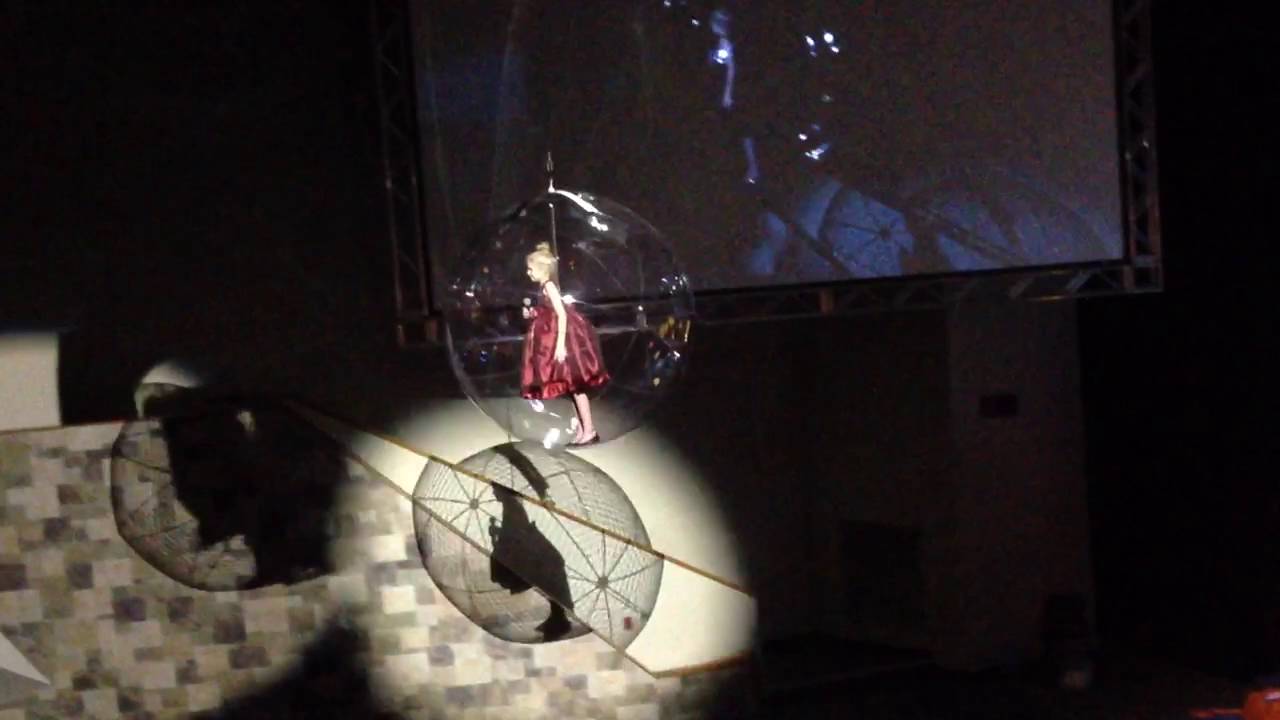 Performer Bubble Snow Globe