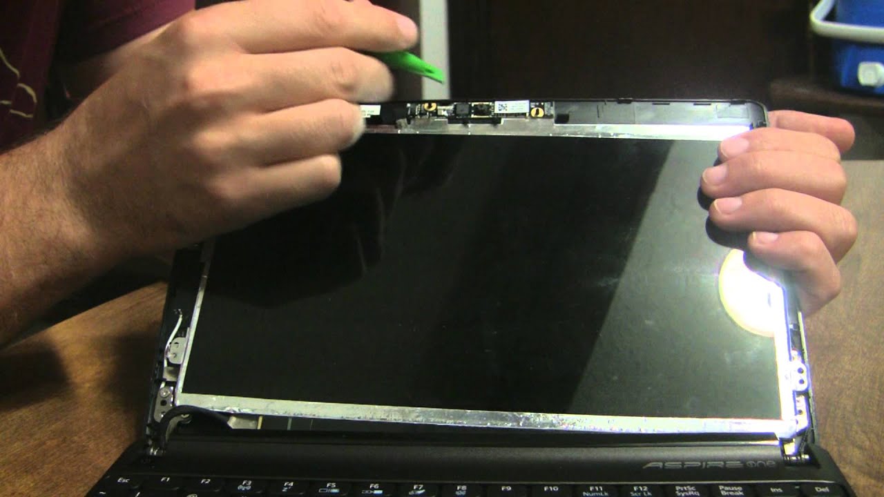 How to replace laptop screen Acer Aspire One D257-1802 - YouTube