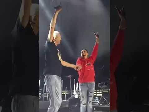 Video Biagio Antonacci assalito da una fan