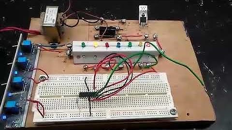 Semáforo con PIC (16F628A)