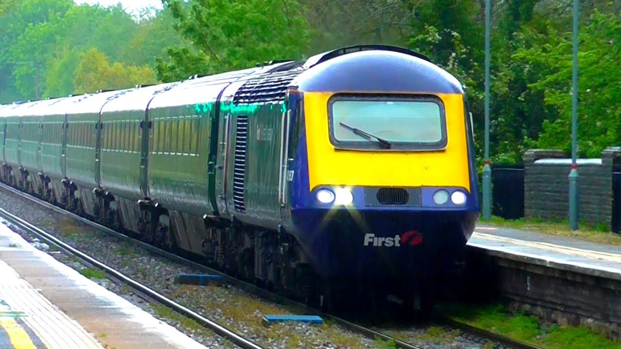 Trains at Pewsey - 09/05/19