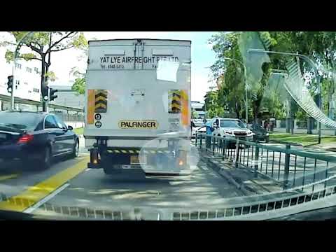 Lorry driver stops to help elderly man cross the road; driver behind blocks off traffic with car