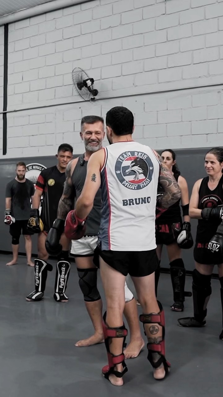 É essencial aprender a fazer finta para ter mais versatilidade na luta ? #muaythai #striking