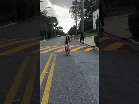 Tirullipa se divertindo com a esposa e suas filhas