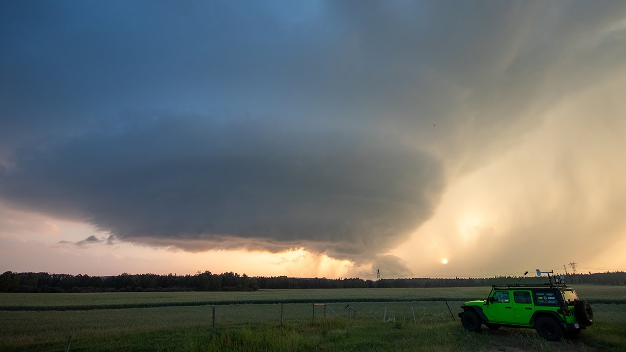 Alberta supercell prompts tornado watch - YouTube