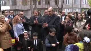 18.11.14 - Բարեկարգված նոր բակեր Շենգավիթում - Taron Margaryan's Channel