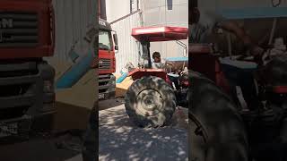 Traktör Kamyonu Çekiyor