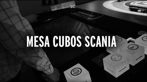 Estação interativa Scania com Mesa Cubos