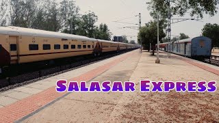 दिल्ली सराय रोहिल्ला जोधपुर सालासर एक्सप्रेस लोहारू रेलवे स्टेशन से रवाना होती हुई।