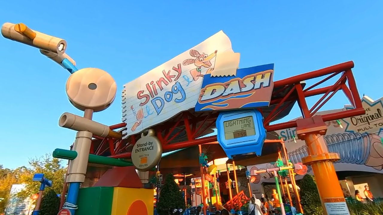[2022] Slinky Dog Dash Full Ride and Queue #4k VR 360° #POV | Disney World, Florida