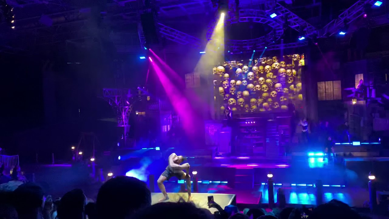 Contortionist at Halloween horror nights 2019 YouTube