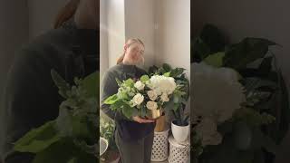 Transitions or full floral design process? What do you prefer? #flowers #florist #floraldesign