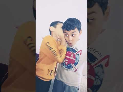 ايمن اخر الليل شو عم بوشوشه لحميد      