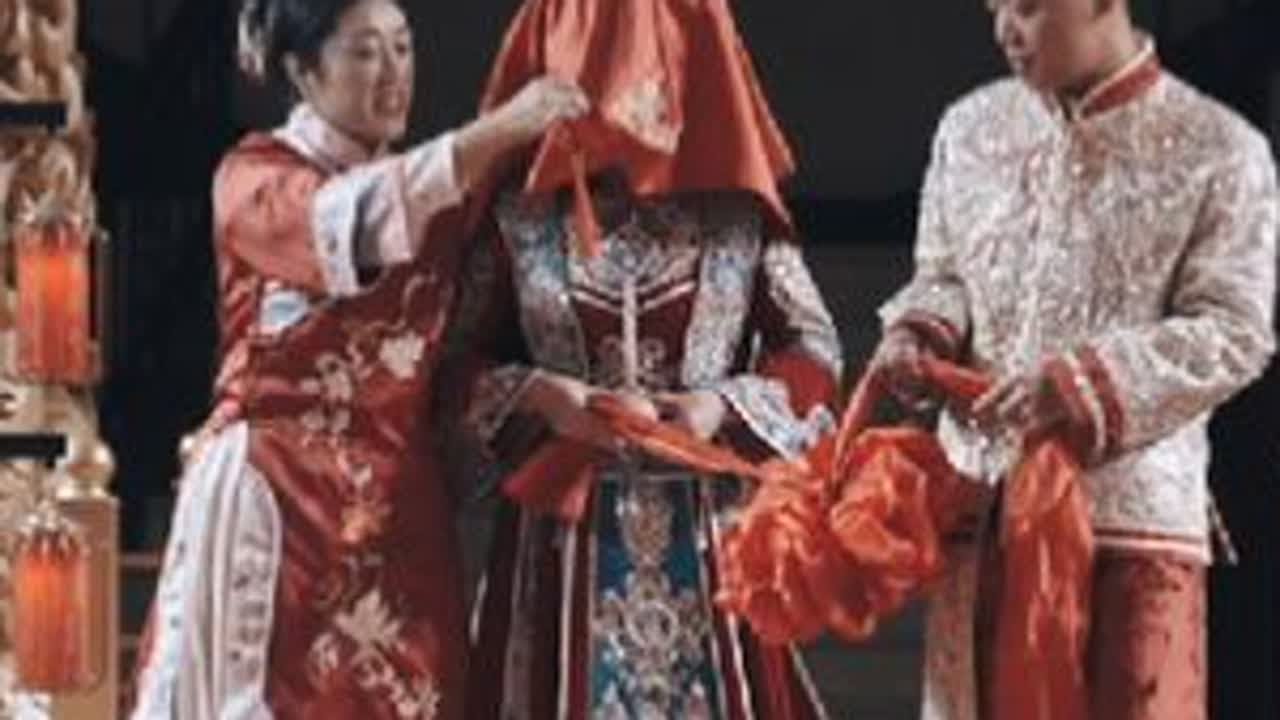 喜事那天 有很多人都在 