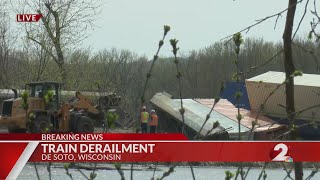 Train derails into Mississippi River in Wisconsin