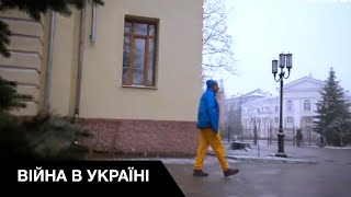 В РФ арештовують людей за одяг в кольорах українського прапора