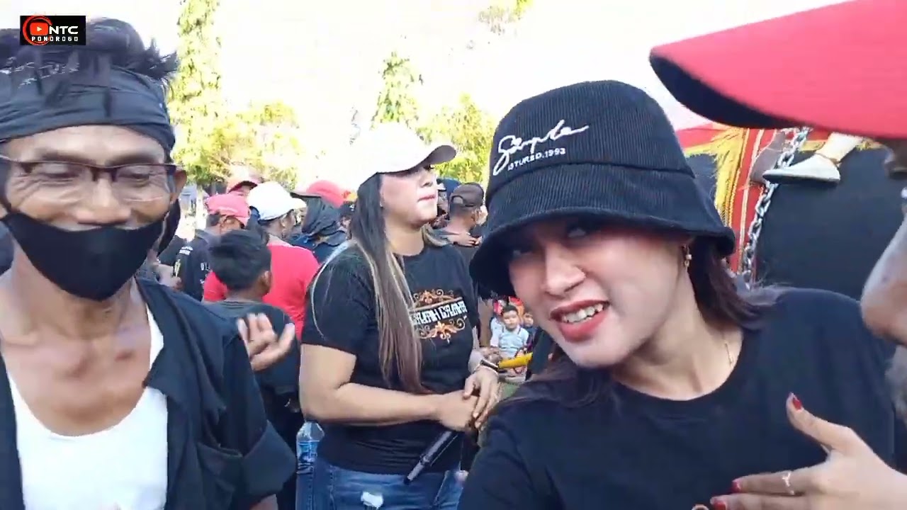 Seni Gajah Onggo Joyo goyang bareng Ayuk di lapangan SD mbendo karang Patihan Balong Ponorogo 2023