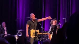 Bruce Springsteen, Willie Nile, Dukes feat. Chris Masterson “Glory Days” (NYC Town Hall 13 Dec 2021)