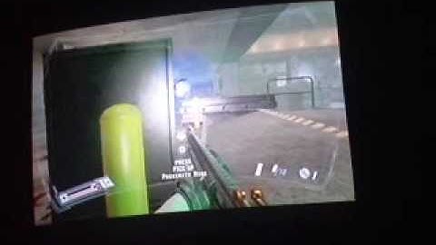 Fear2 part 2 (bre) How do i crouch and kill the dancing robot?