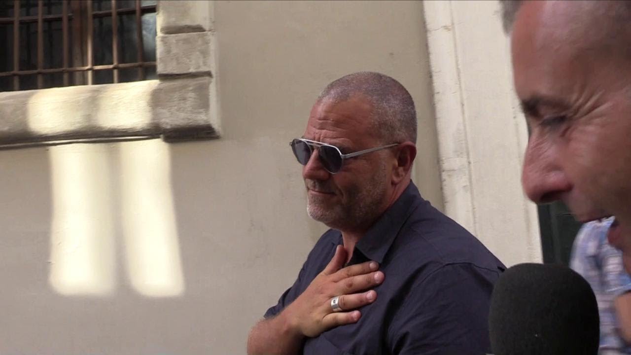 Brescia, l'ultimo saluto di fan e colleghi a Nadia Toffa. Golia: 