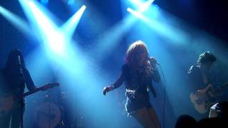 CSS - Left behind (Live @ Tavastia, Helsinki 17.11.11)