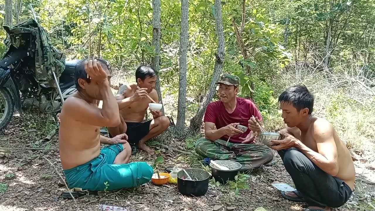 cu thủ trải nghiệm rừng ma nới Ninh Thuận