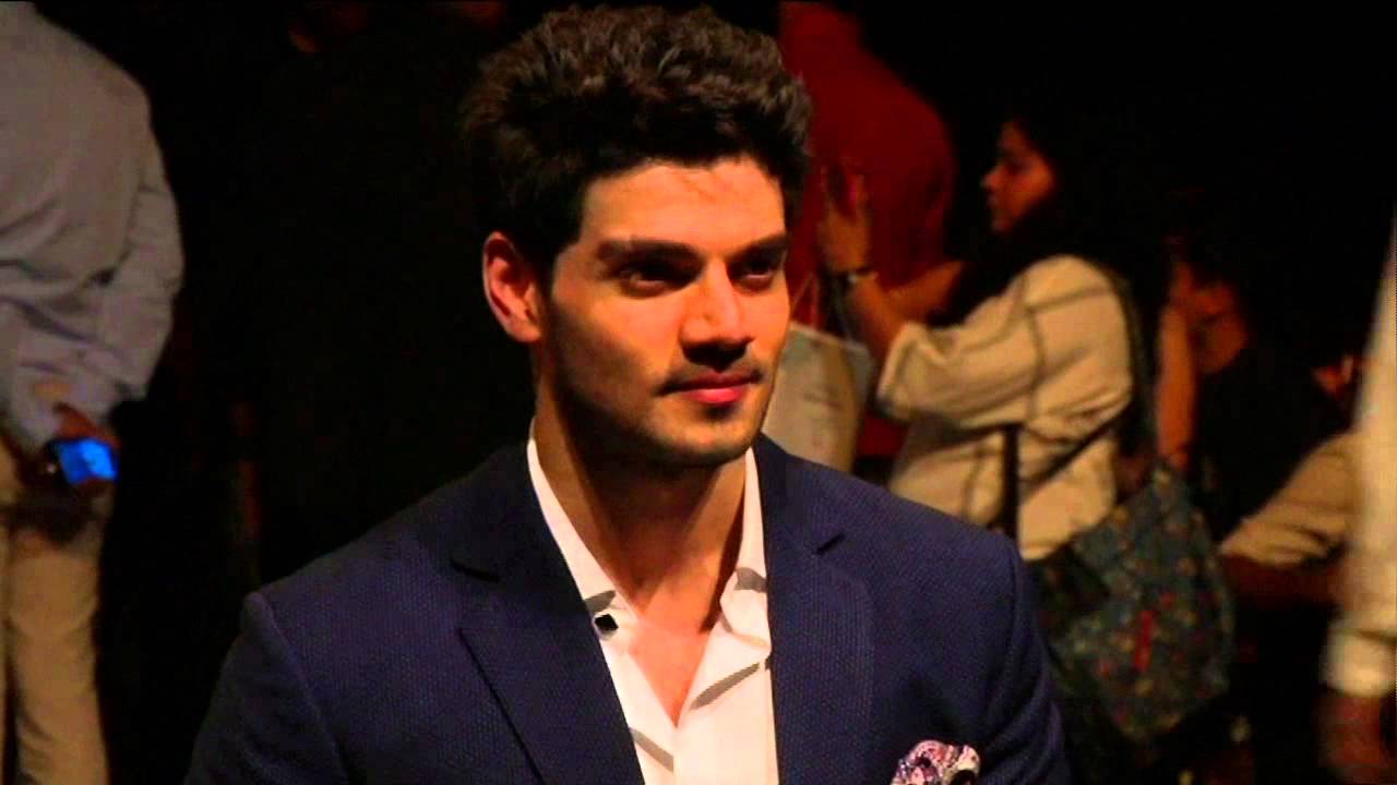 LAKME FASHION WEEK WINTER FESTIVE BOLLYWOOD CELBS 2015 01