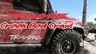 TRAXXAS TRX 4 Land Rover Defender Creek Bed Crawl