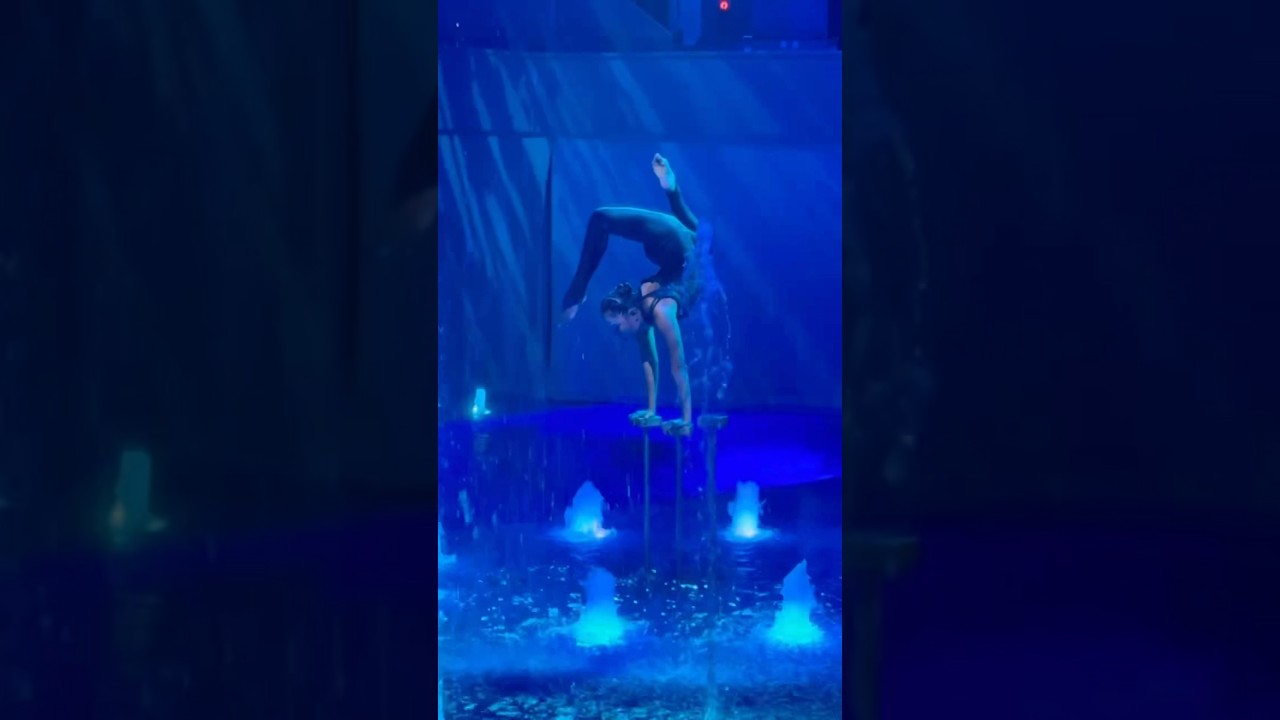 Icon of the Seas: AquaDome Show 💦😯 #cruise #vacation #familyfun