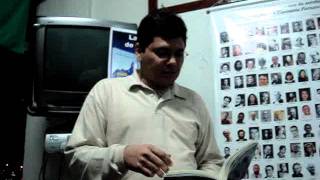 Fabiano Henrique informas pri sia esperantistigxo kaj legas poemon (dulingve)