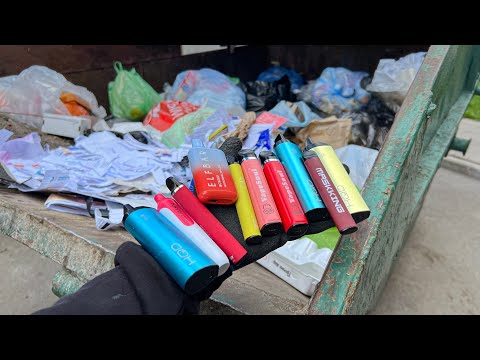 Как я зарабатываю лазая по мусоркам Питера ? Dumpster Diving RUSSIA #34