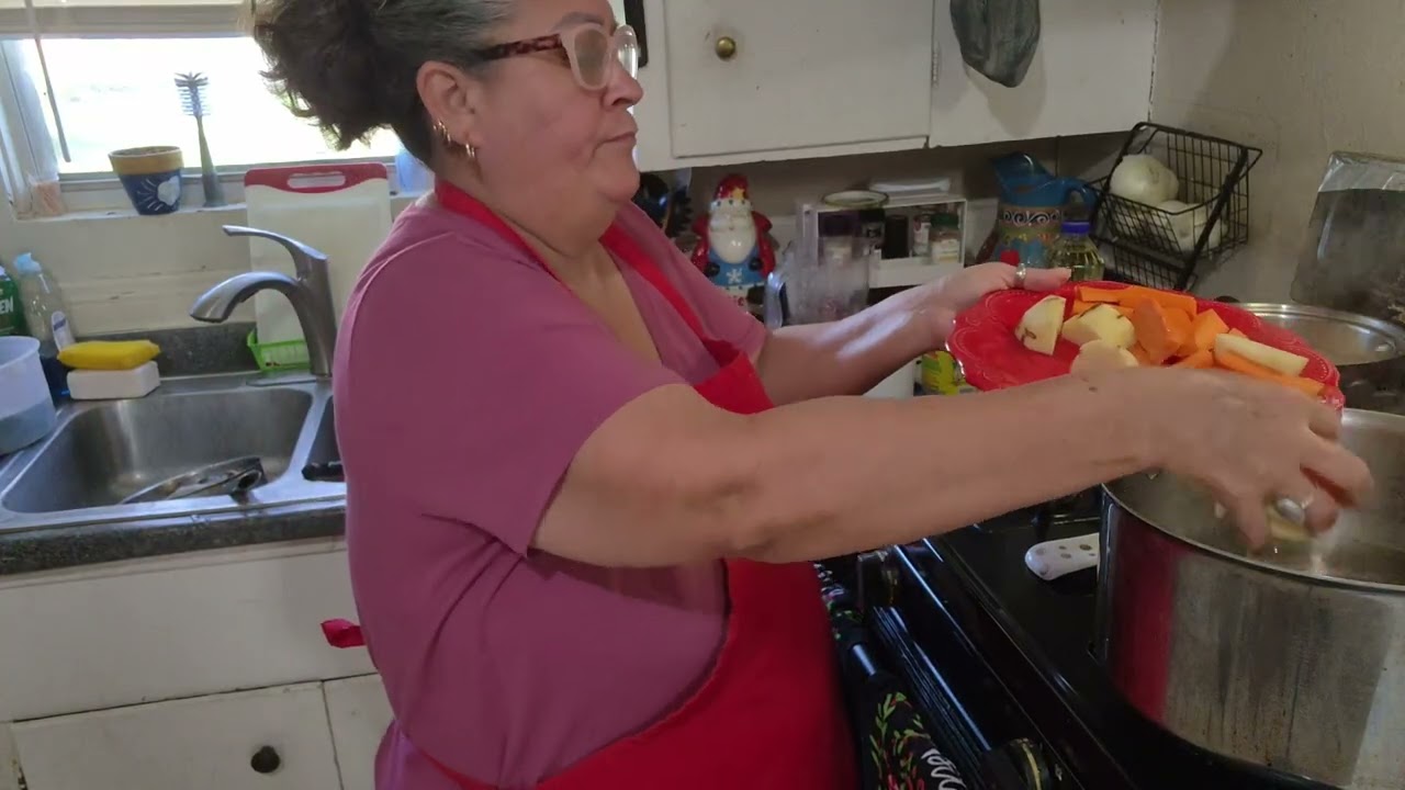 @yolandasvlog17 haciendo caldo de bagre con camarones 