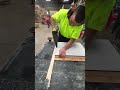 How to assemble a beehive lid